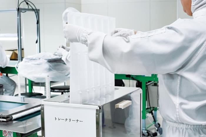 Air cleaner for trays: Tray Cleaner GⅡ (developed in-house)